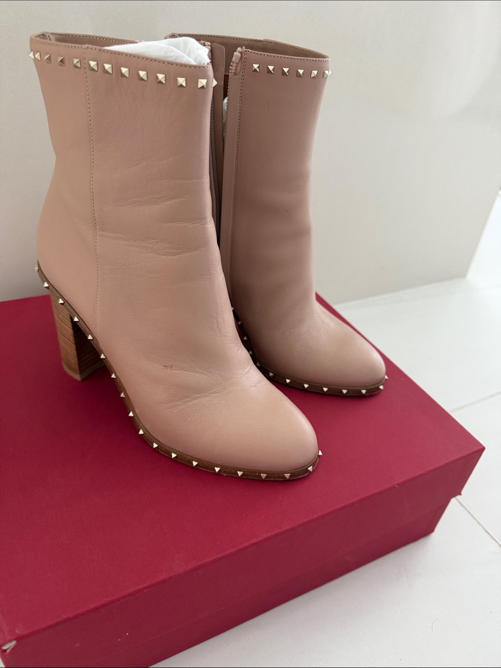 Stunning Valentino Studded Leather Ankle Boots in Blush Pink 38
